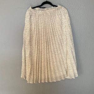 A New Day Pleated Maxi Skirt White Black
Elastic Waist.